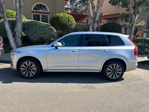 Used 2021 Volvo XC90 T5 Momentum w/ Climate Package AWD/4WD image 2