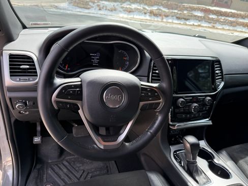 Used 2020 Jeep Grand Cherokee Altitude image 15