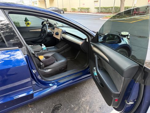 Used 2022 Tesla Model 3 Standard Range image 9