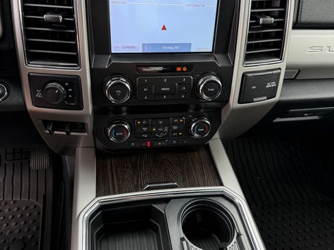 Used 2020 Ford F250 Lariat w/ Lariat Ultimate Package AWD/4WD image 28