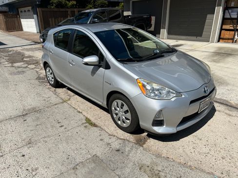 Used 2014 Toyota Prius C Two FWD image 4