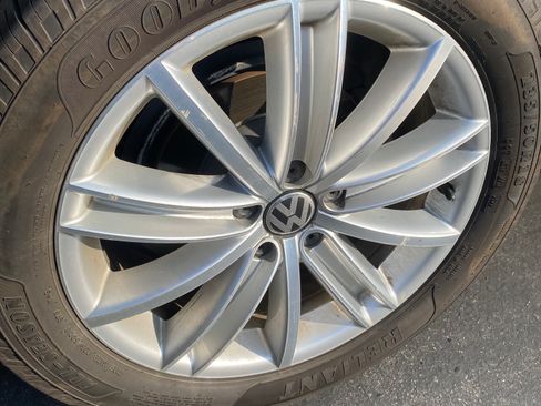 Used 2016 Volkswagen Tiguan SE image 12