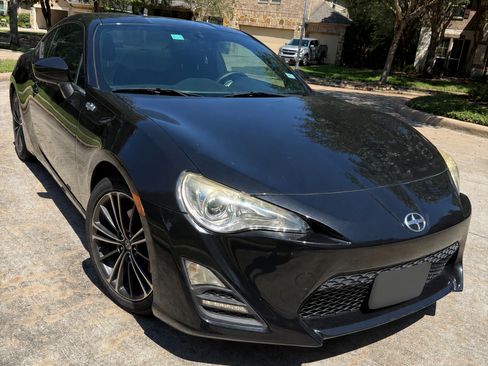 Used 2015 Scion FR-S RWD image 2
