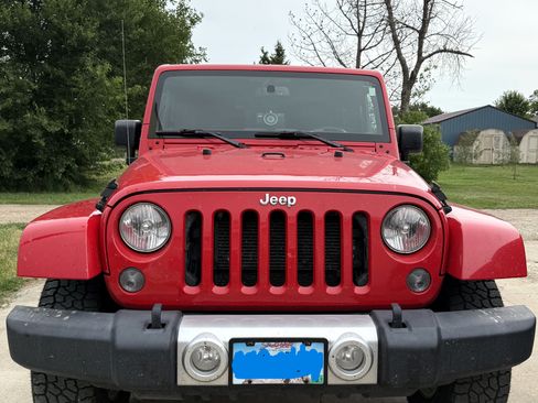 Used 2015 Jeep Wrangler Sahara AWD/4WD image 6