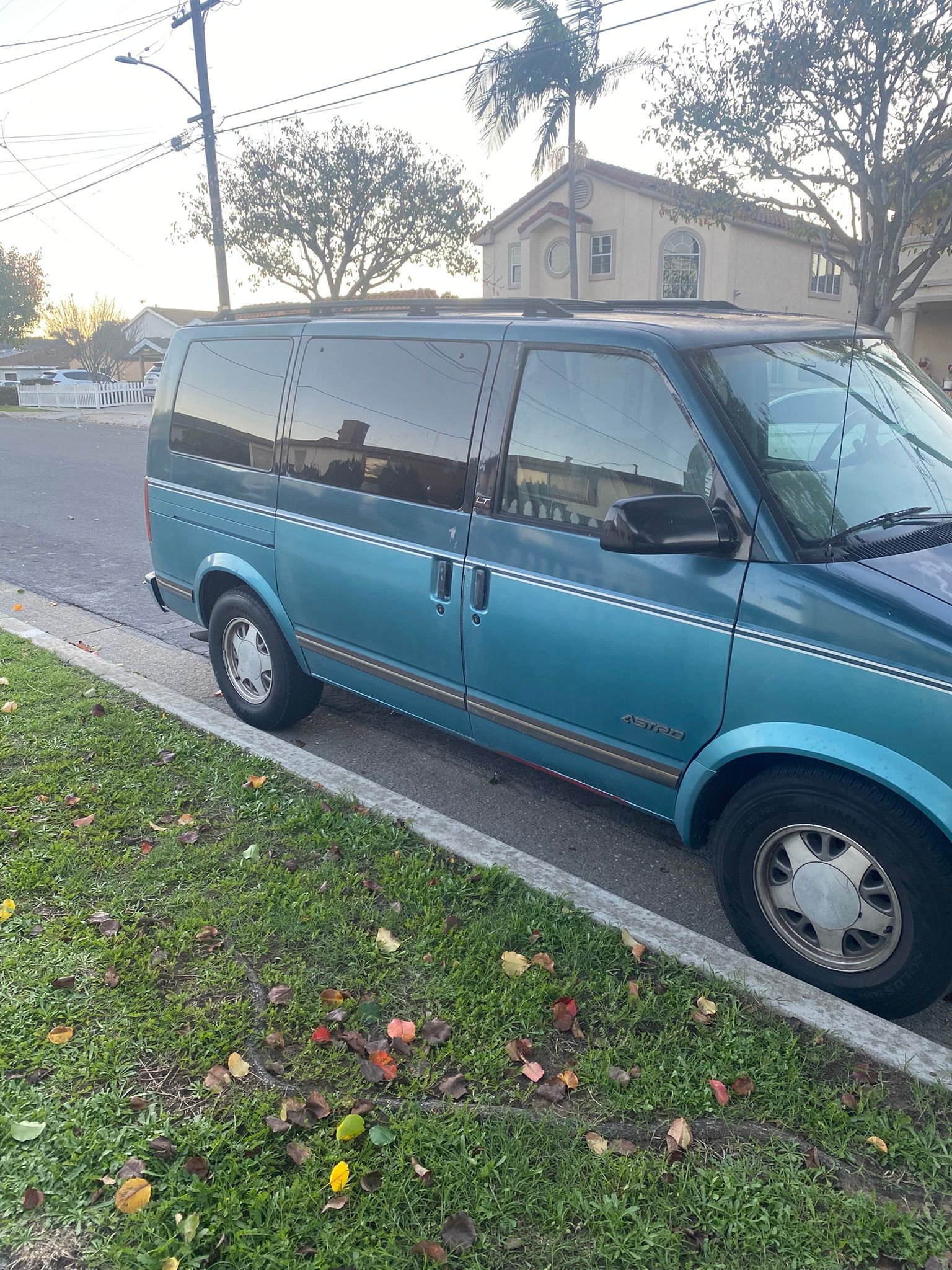 Used 1996 Chevrolet Astro Passenger RWD image 2