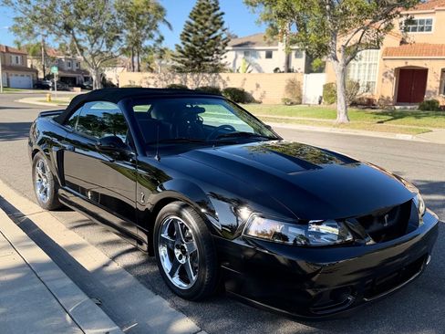 Used 2004 Ford Mustang Cobra RWD image 2