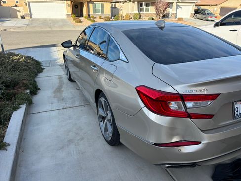 Used 2018 Honda Accord Touring image 8