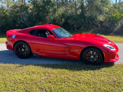 Used 2013 SRT Viper GTS w/ GTS Laguna Interior Pkg image 2