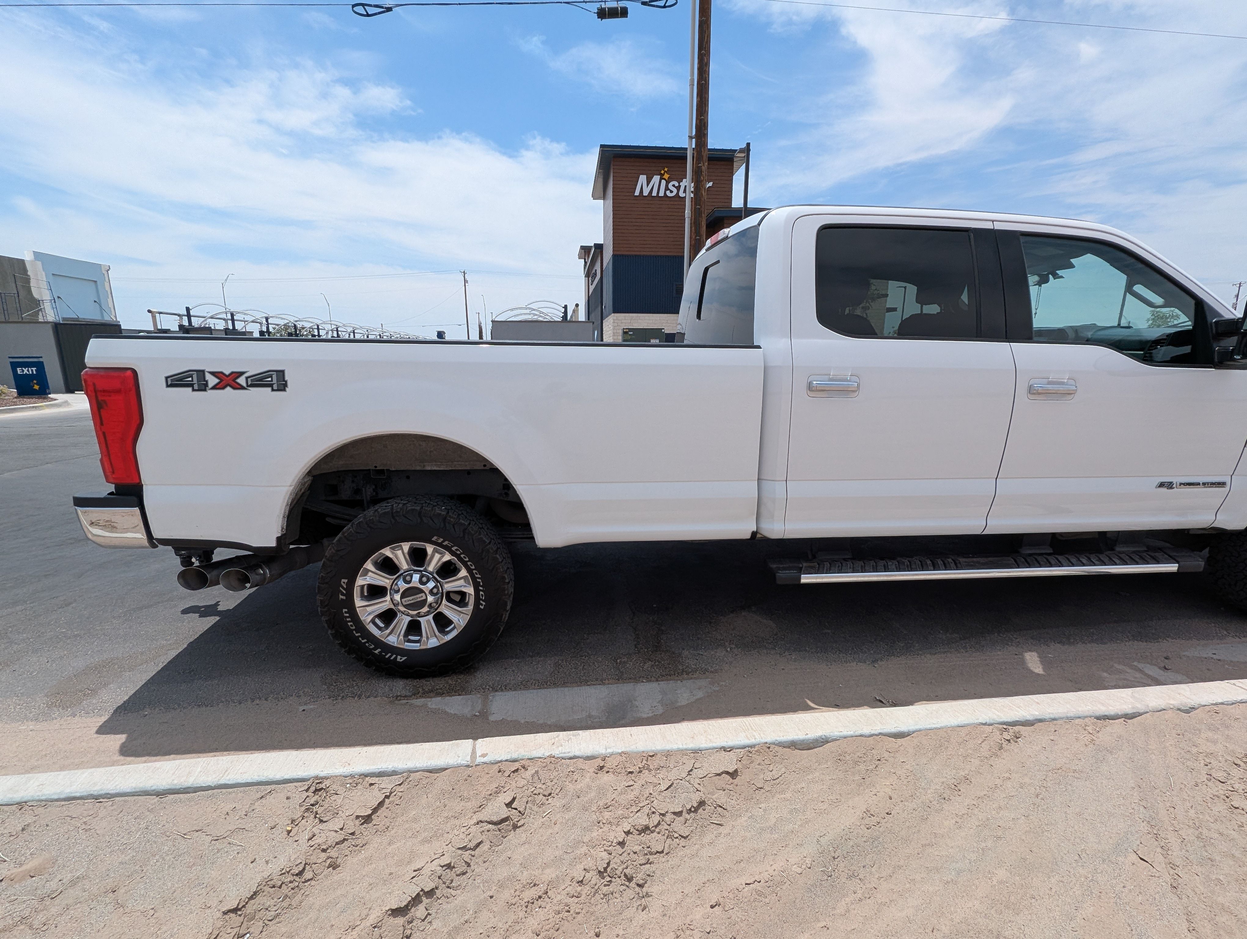 Used 2019 Ford F250 XLT w/ XLT Premium Package AWD/4WD image 9