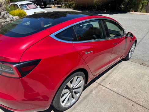 Used 2019 Tesla Model 3 Mid Range RWD image 5
