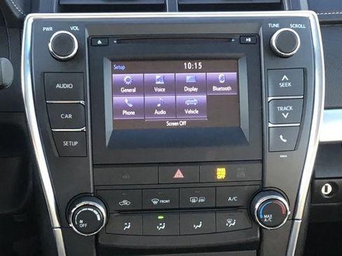 Used 2017 Toyota Camry SE image 10