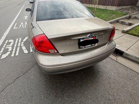 Used 2002 Ford Taurus SES image 2