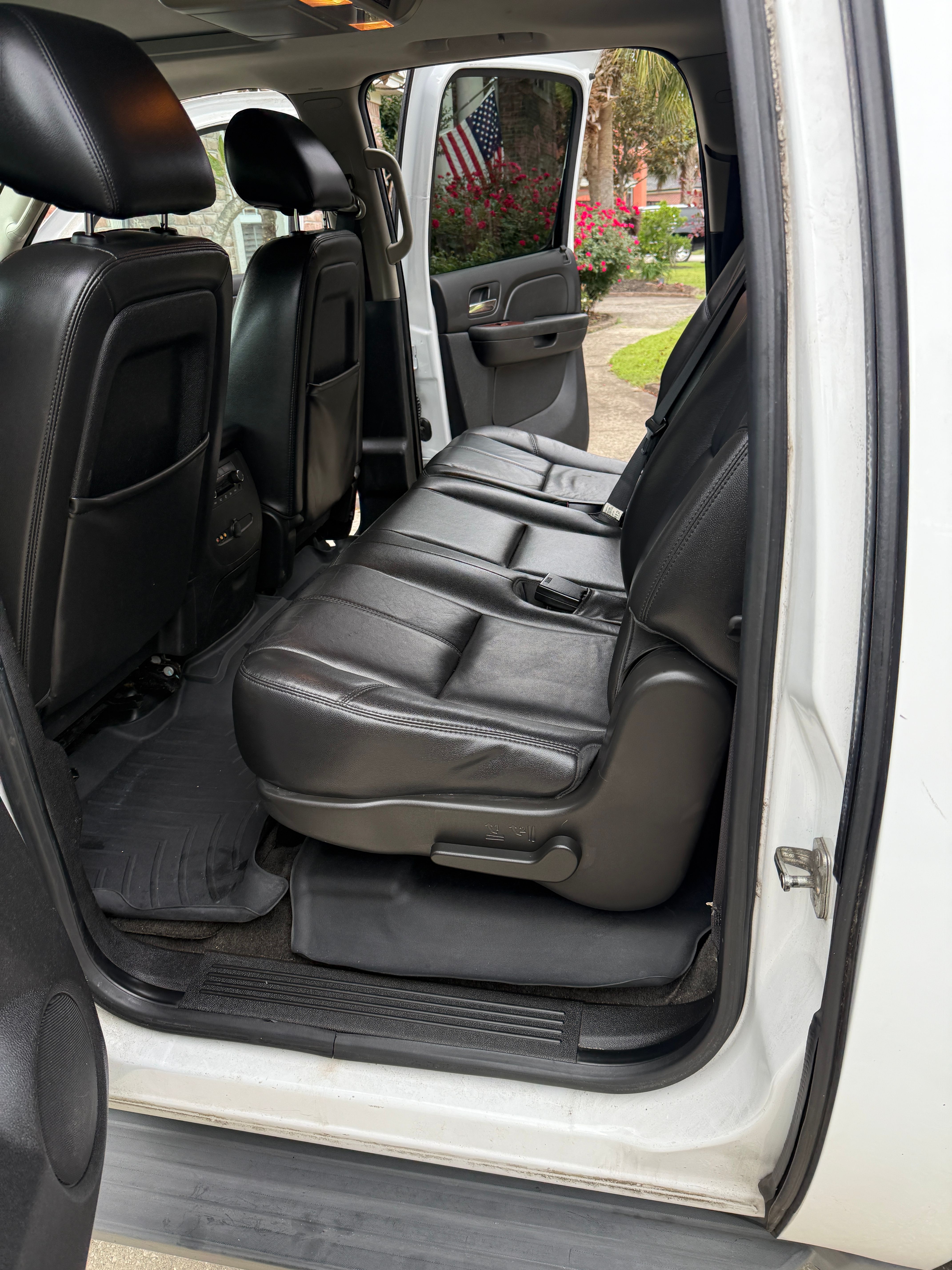 Used 2013 Chevrolet Suburban LT RWD image 10