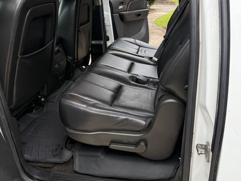 Used 2013 Chevrolet Suburban LT RWD image 10