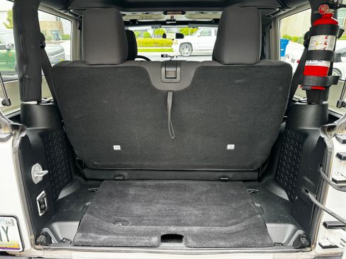 Used 2018 Jeep Wrangler Sport AWD/4WD image 29