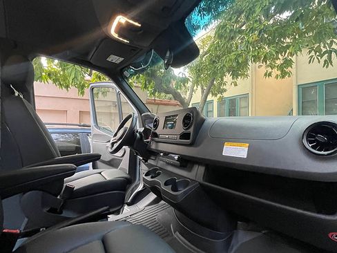 Used 2022 Mercedes-Benz Sprinter 2500 image 10