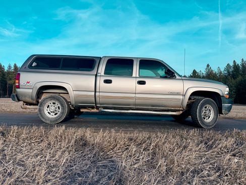 Used 2001 Chevrolet Silverado 2500 4x4 Crew Cab w/ Off-Road Skid Plate Pkg image 2