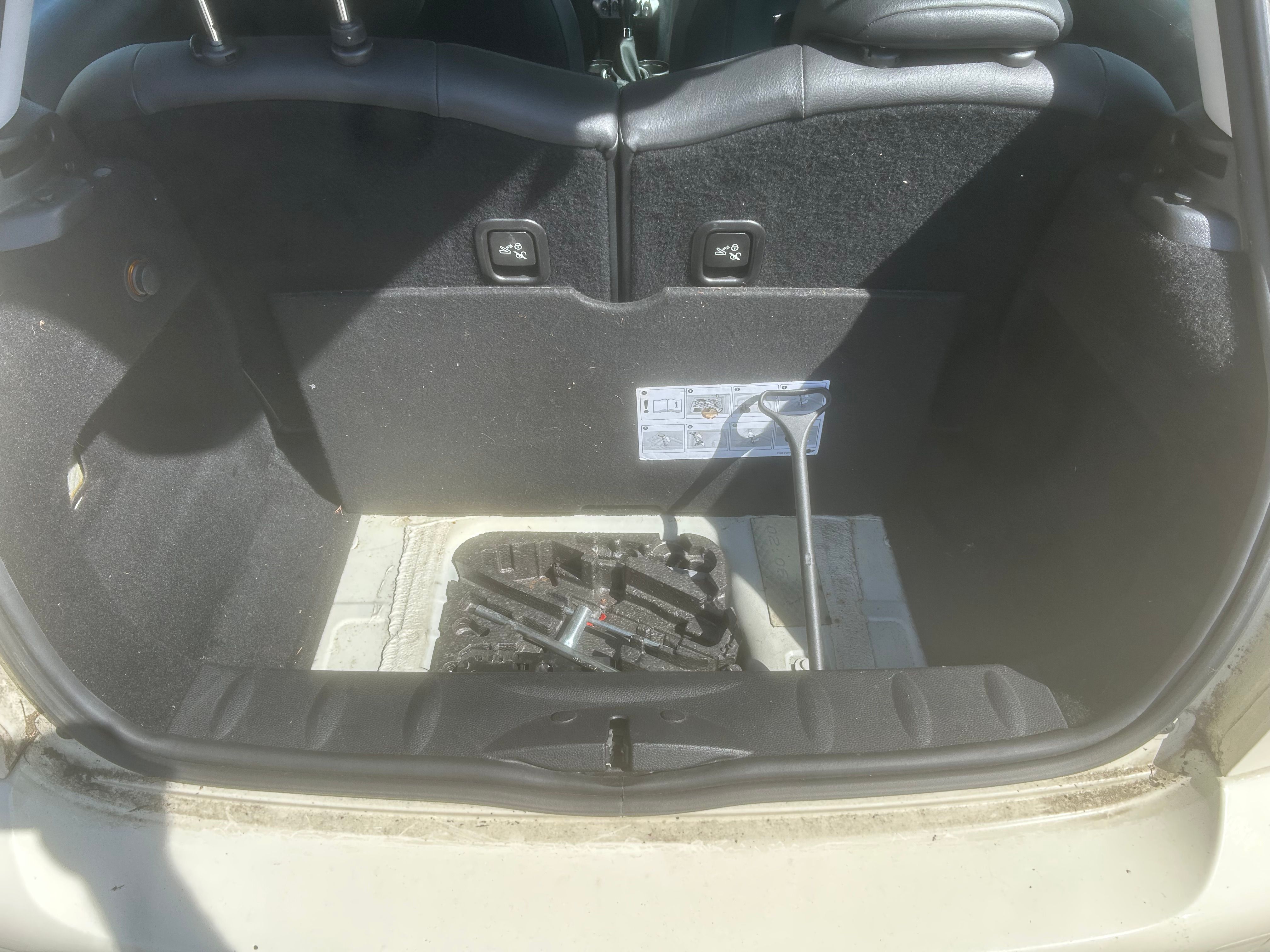 Used 2010 MINI Cooper Hardtop FWD image 22