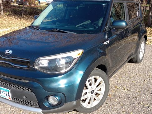 Used 2017 Kia Soul + image 5