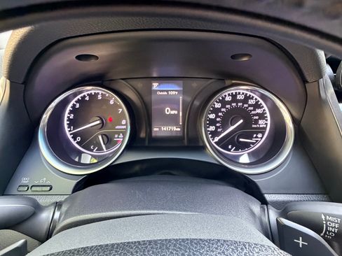 Used 2018 Toyota Camry SE FWD image 17