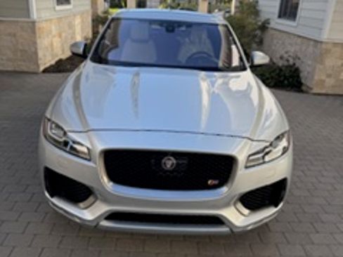 Used 2017 Jaguar F-PACE First Edition image 9