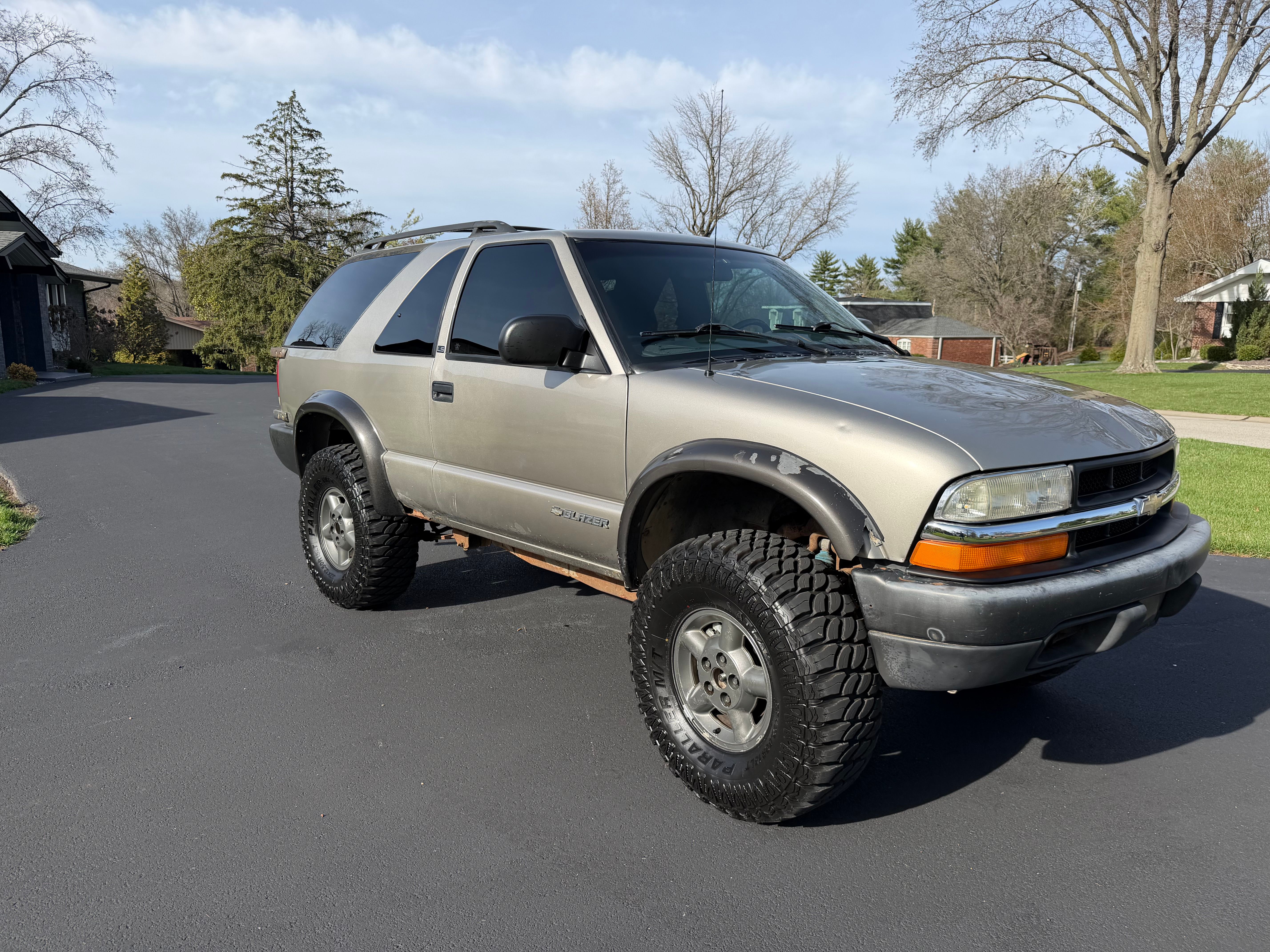 Used 2000 Chevrolet Blazer LS w/ LS Preferred Equipment Group AWD/4WD image 2