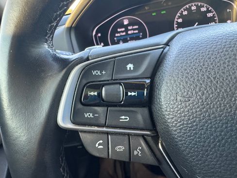 Used 2018 Honda Accord Touring image 16