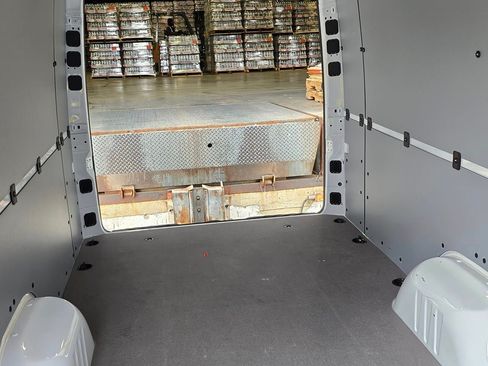 Used 2024 Mercedes-Benz Sprinter 2500 image 6