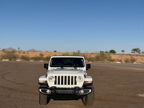 Used 2019 Jeep Wrangler Unlimited Sahara AWD/4WD image 4