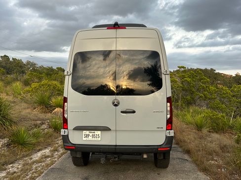 Used 2022 Mercedes-Benz Sprinter 2500 image 6