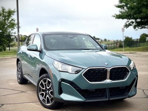 Used 2025 BMW X2 xDrive28i AWD/4WD image 1