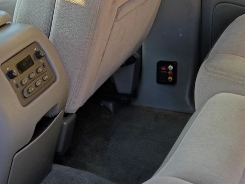 Used 2006 GMC Yukon SLE w/ Smart Select Package RWD image 9