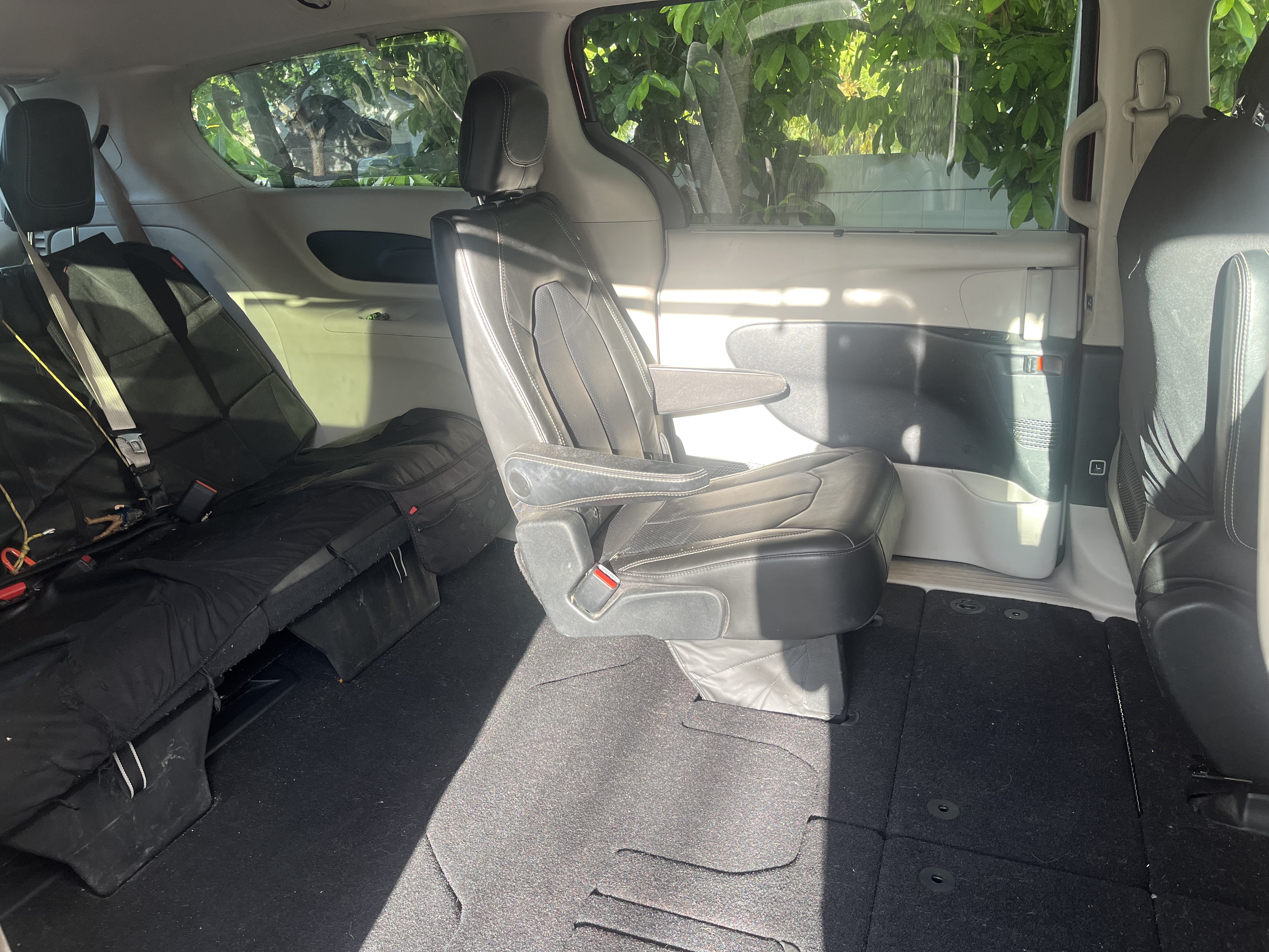 Used 2020 Chrysler Voyager Lxi FWD image 4