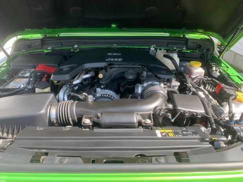 Used 2018 Jeep Wrangler Rubicon w/ Steel Bumper Group image 18