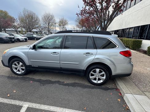 Used 2013 Subaru Outback 3.6R Limited image 1