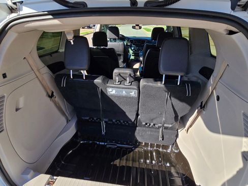 Used 2018 Chrysler Pacifica Touring-L image 20