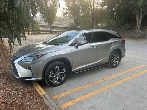 Used 2018 Lexus RX 350L FWD image 2