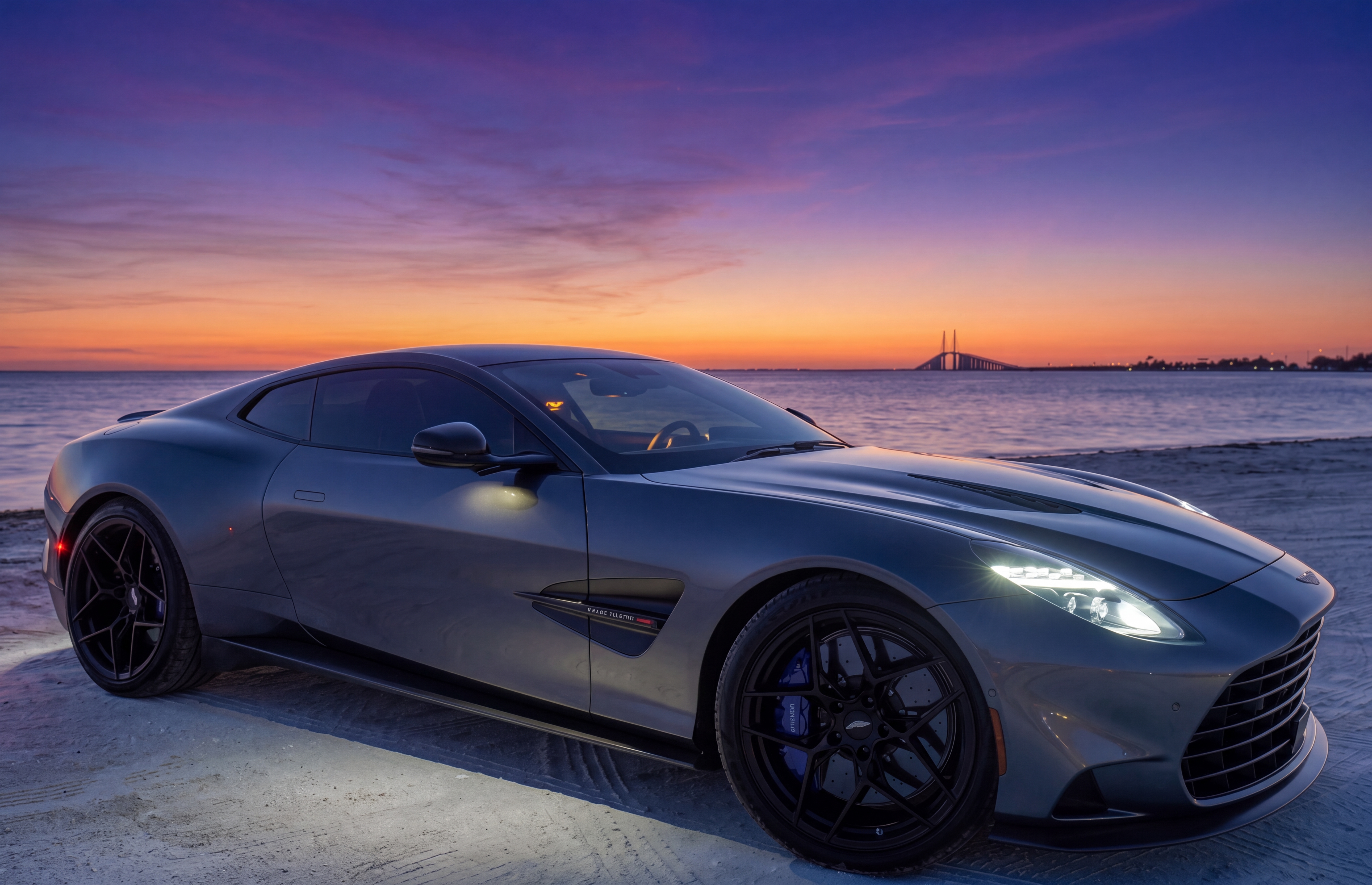 Used 2025 Aston Martin Vanquish RWD image 8