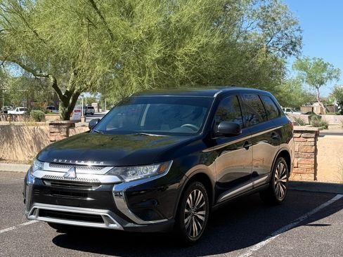 Used 2019 Mitsubishi Outlander ES FWD image 1