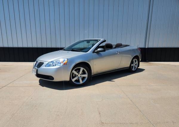Used 2009 Pontiac G6 GT FWD image 2