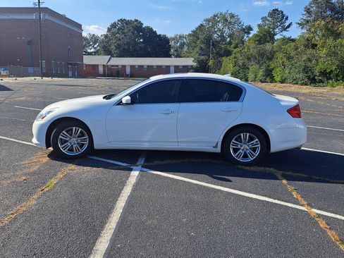 Used 2011 INFINITI G37 x Sedan w/ Premium Pkg image 4