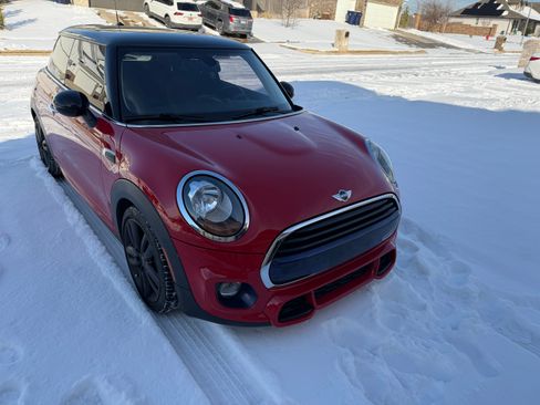 Used 2017 MINI Cooper 2-Door Hardtop image 8