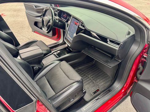 Used 2017 Tesla Model X 75D image 6