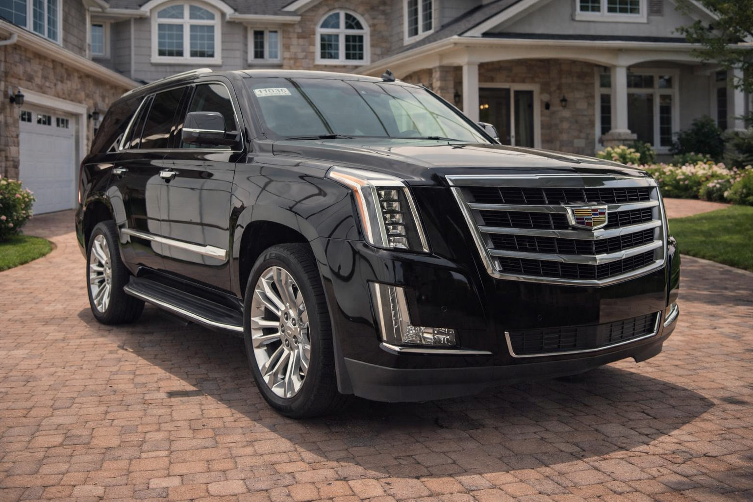 Used 2018 Cadillac Escalade Luxury w/ LPO, Radiant Package AWD/4WD image 1