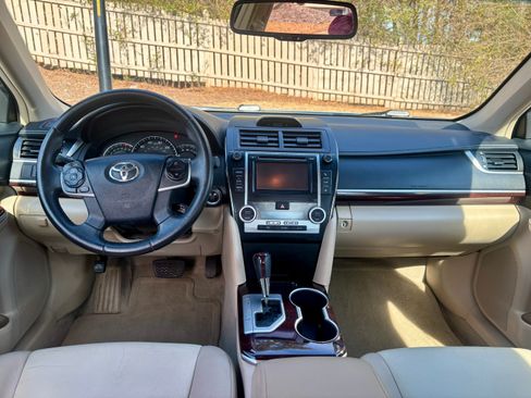 Used 2013 Toyota Camry XLE w/ Leather Pkg image 11