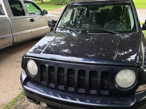 Used 2011 Jeep Patriot Latitude AWD/4WD image 14
