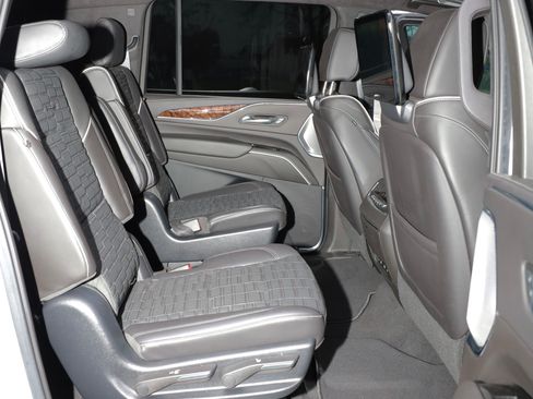 Used 2021 Cadillac Escalade ESV Sport Platinum image 15