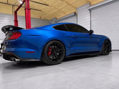 Used 2021 Ford Mustang Shelby GT500 w/ Technology Package RWD image 2