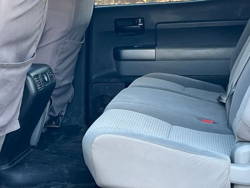 Used 2011 Toyota Tundra 4x4 CrewMax image 10