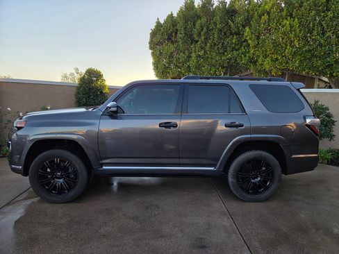 Used 2018 Toyota 4Runner Limited image 1
